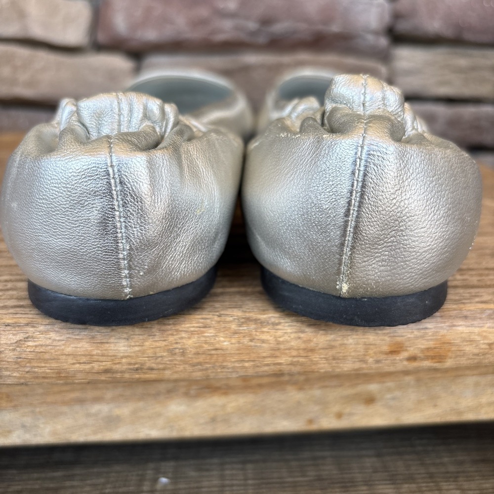 Brighton Heart Medallion Metallic Silver Ballet Flats Women's Shoes 10 B - Picture 11 of 12
